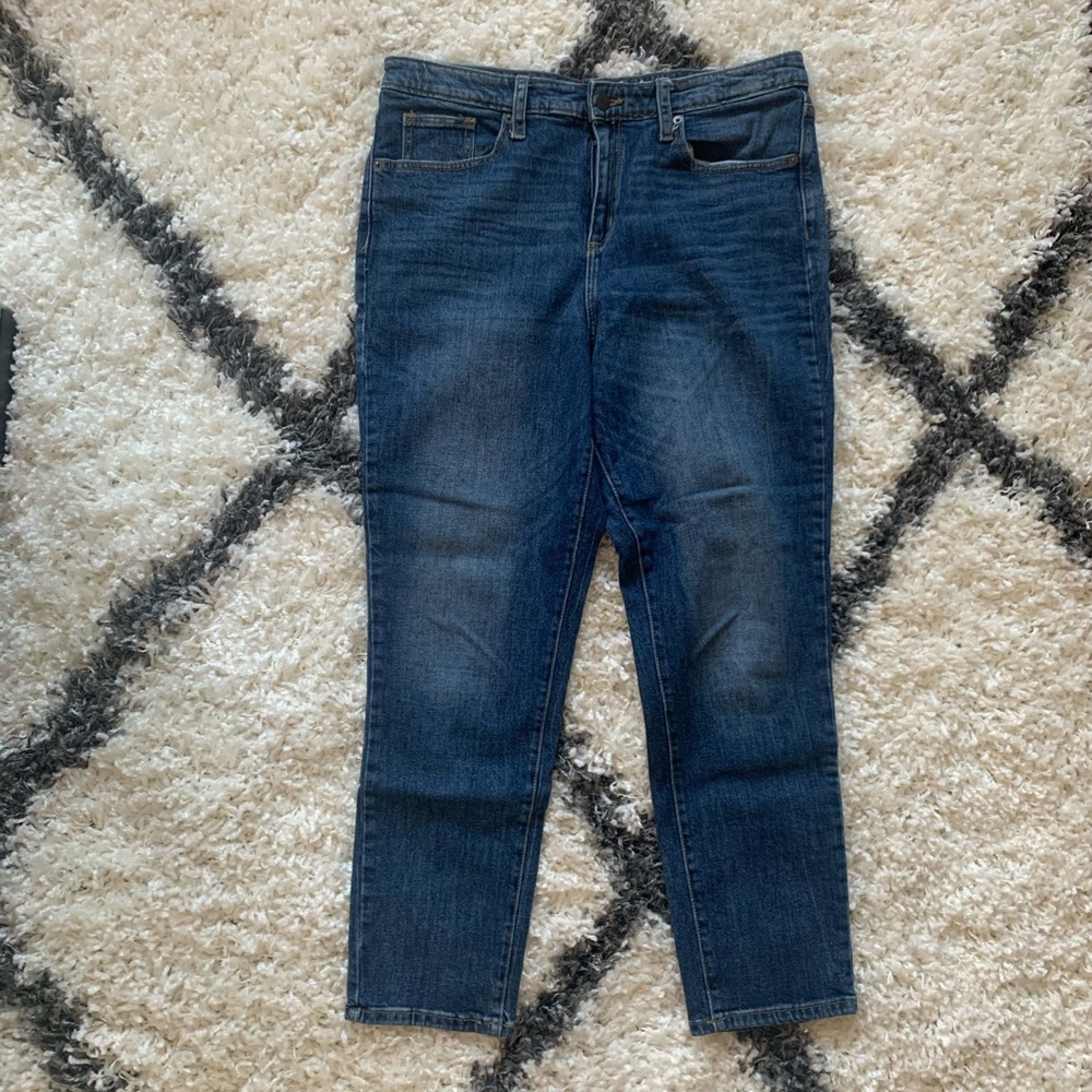 Universal Thread High-Waisted Straight Leg Jean